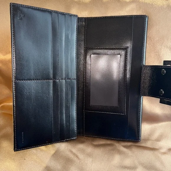 Authentic Fendi Vintage Zucca Donna Wallet in Beige - Picture 7 of 11